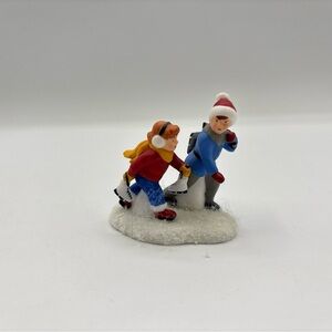 Department 56 2004 Vintage Simple Traditions Pine Isles Let’s Skate 56.06150